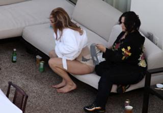 Jennifer Lopez feet photo thumbnail