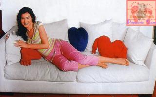 Caterina Balivo feet photo thumbnail