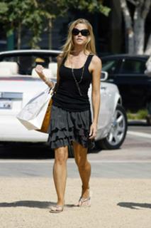 Denise Richards feet photo thumbnail