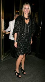 Molly Sims feet photo thumbnail