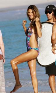 Alessandra Ambrosio feet photo thumbnail