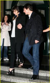 Katie Holmes feet photo thumbnail