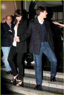 Katie Holmes feet photo thumbnail