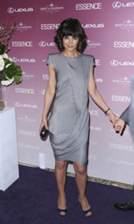 Katie Holmes feet photo thumbnail