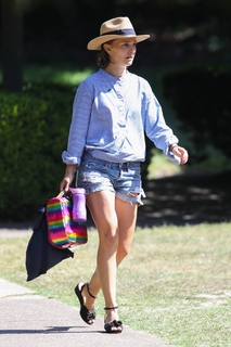 Natalie Portman feet photo thumbnail