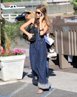 Jessica Alba feet photo thumbnail