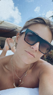 Jessie James Decker feet photo thumbnail
