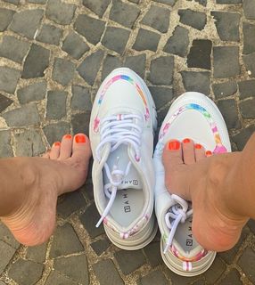 Adriane Galisteu feet photo thumbnail