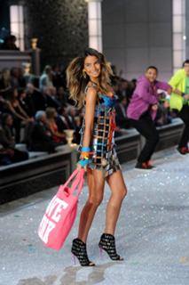 Lily Aldridge feet photo thumbnail