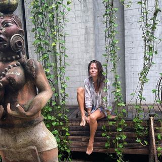 Brooke Burke feet photo thumbnail