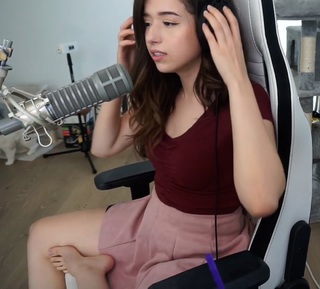 Imane Pokimane Anys feet photo thumbnail