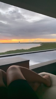 Jessie James Decker feet photo thumbnail