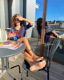 Caterina Balivo feet photo thumbnail