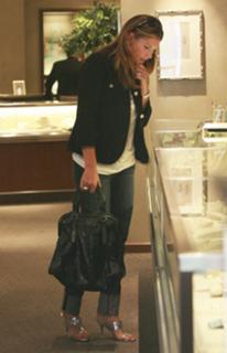 Daisy Fuentes feet photo thumbnail