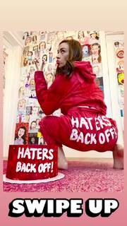 Colleen Ballinger feet photo thumbnail