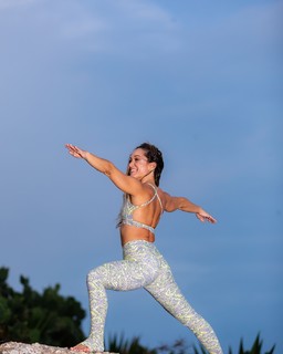 Kino MacGregor feet photo thumbnail