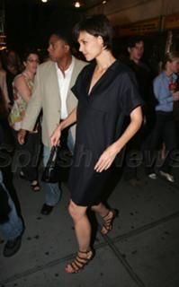 Katie Holmes feet photo thumbnail