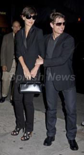 Katie Holmes feet photo thumbnail