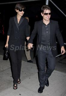 Katie Holmes feet photo thumbnail