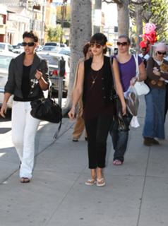 Jessica Alba feet photo thumbnail