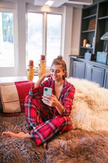 Taylor Hill feet photo thumbnail