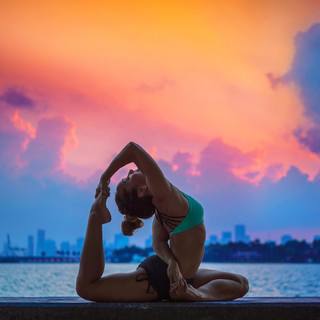 Kino MacGregor feet photo thumbnail