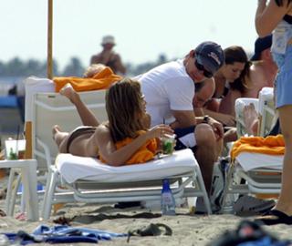 Jessica Alba feet photo thumbnail