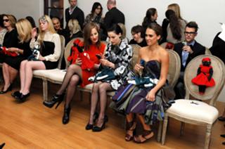 Jessica Alba feet photo thumbnail