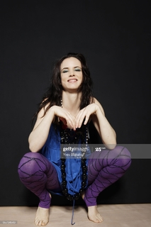 Juliette Lewis feet photo thumbnail