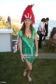 Juliette Lewis feet photo thumbnail