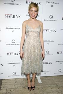 Michelle Williams feet photo thumbnail