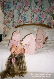 Sofia Richie feet photo thumbnail