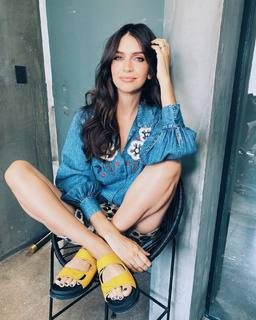 Zaira Nara feet photo thumbnail