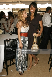 Rosario Dawson feet photo thumbnail