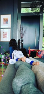 Zoe Saldana feet photo thumbnail