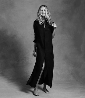 Elle Macpherson feet photo thumbnail