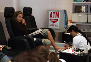 Jessica Alba feet photo thumbnail