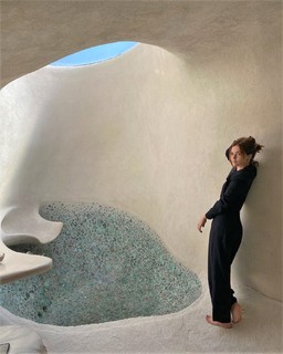 Zoey Deutch feet photo thumbnail