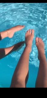 Alexis Ren feet photo thumbnail
