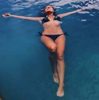 Giovanna Lancellotti feet photo thumbnail