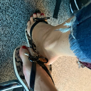 Kyle Unfug feet photo thumbnail