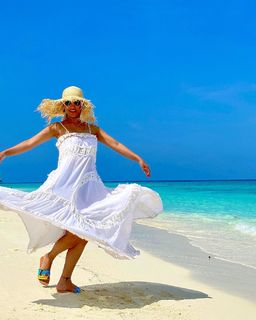 Hina Khan feet photo thumbnail