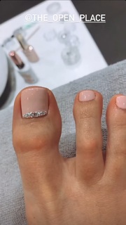 Klaudia Halejcio feet photo thumbnail