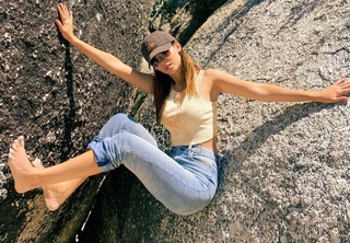 Victoria Justice feet photo thumbnail
