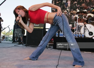 Juliette Lewis feet photo thumbnail
