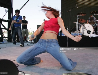 Juliette Lewis feet photo thumbnail