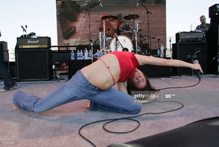 Juliette Lewis feet photo thumbnail