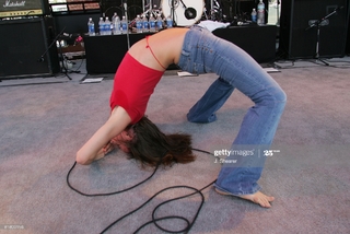 Juliette Lewis feet photo thumbnail