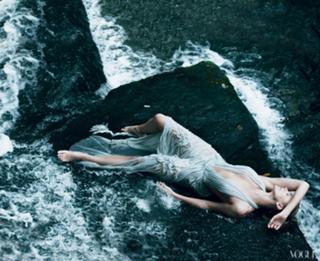 Charlize Theron feet photo thumbnail
