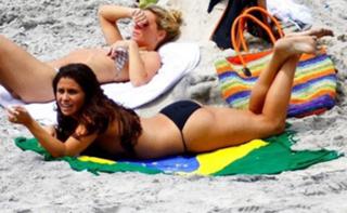 Giovanna Antonelli feet photo thumbnail